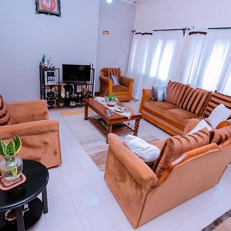 Faraja Homestay- Seamless Comfort In The Heart Of The City - Free Wifi, Warm Hospitality, And Local Delights Await Moshi Dış mekan fotoğraf